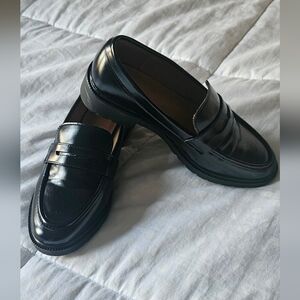 SHEIN - Womens Classic Black Loafers Size 6. Great Condition.